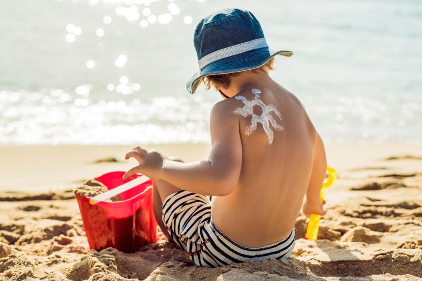 Sol, água-viva e até caravela-portuguesa: como fugir das queimaduras neste verão