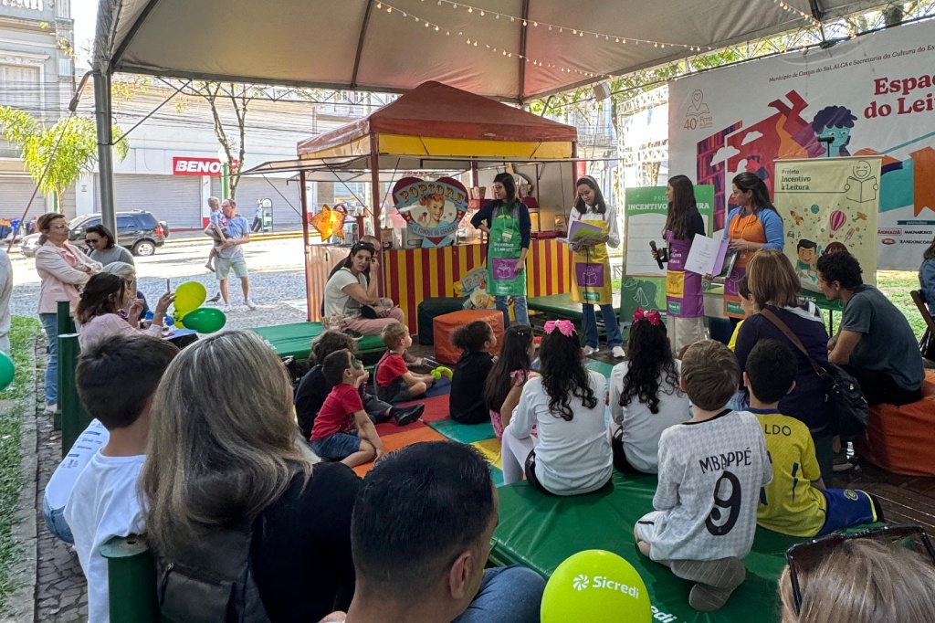 Com oficina de contação de histórias, Projeto Incentivo à Leitura da Unimed Serra Gaúcha marca presença na Feira do Livro de Caxias do Sul