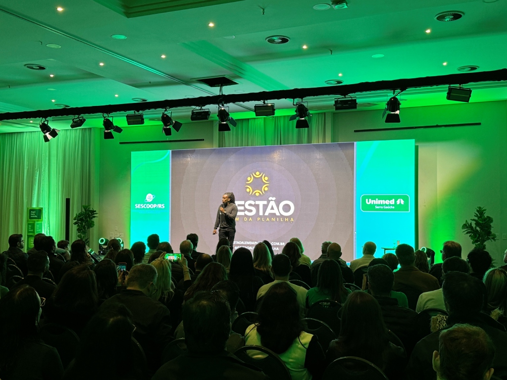 “Gestão além da planilha”: em noite inspiradora, Unimed Serra Gaúcha recebe palestra do ex-jogador de futebol Paulo César “Tinga”
