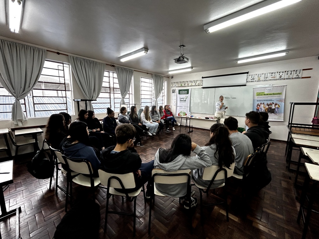 Prevenção da gravidez na adolescência é tema da nova edição do Viver Bem na Escola, projeto da Unimed Serra Gaúcha em parceria com o Instituto Unimed/RS