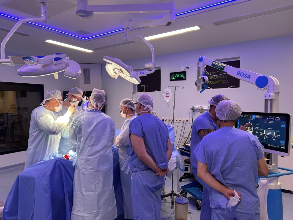 Primeira cirurgia com o Robô Rosa é realizada no Complexo Hospitalar Unimed Serra Gaúcha